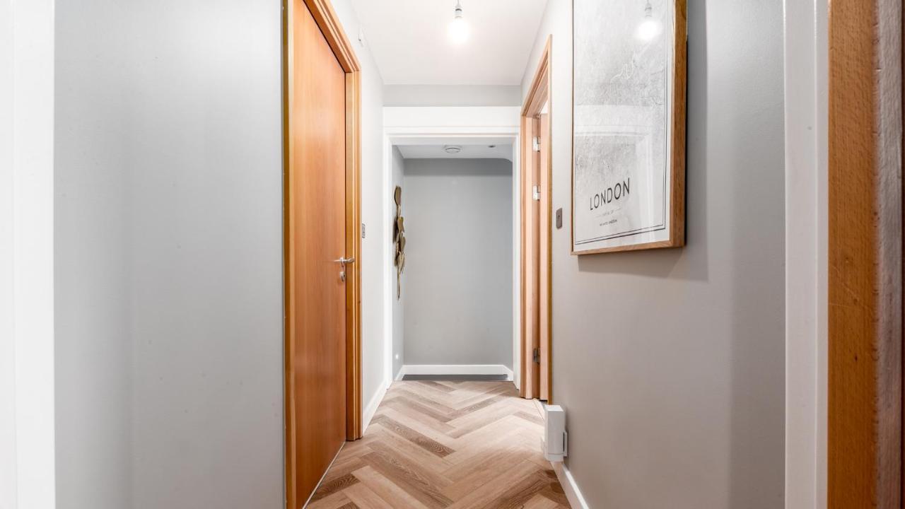 London'S Modern Nuance Apartment - Battersea Exterior photo