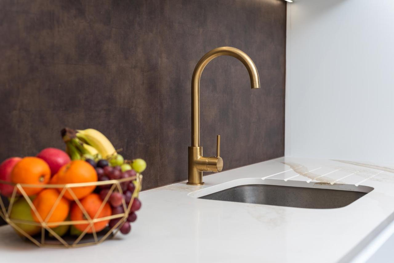 London'S Modern Nuance Apartment - Battersea Exterior photo